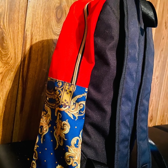 Back pack - Picture 2 of 3